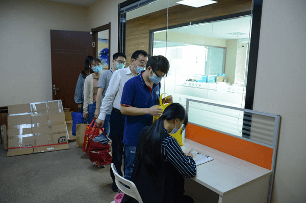 科進(jìn)公司組織開展“捐贈(zèng)衣物奉獻(xiàn)愛心”活動(dòng)